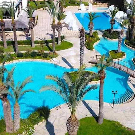 Sandy & Larnaca