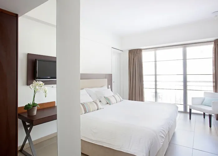 Sandy & - Ex Sentido 4* ラルナカ